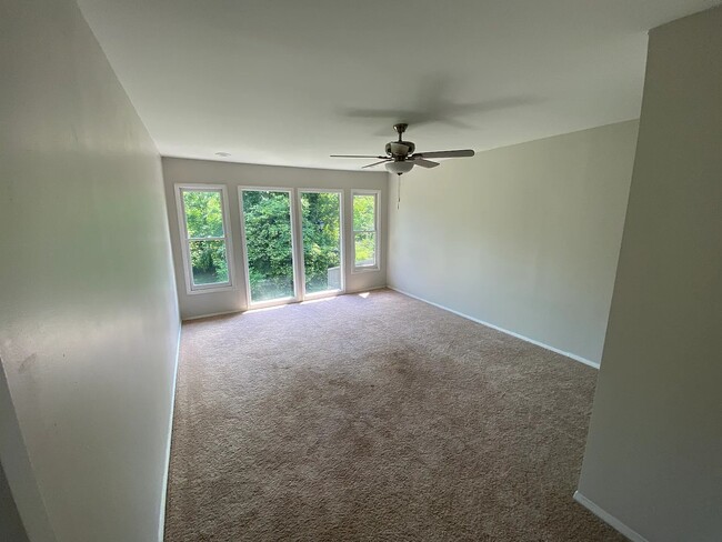 Building Photo - 128 Inglewood Way