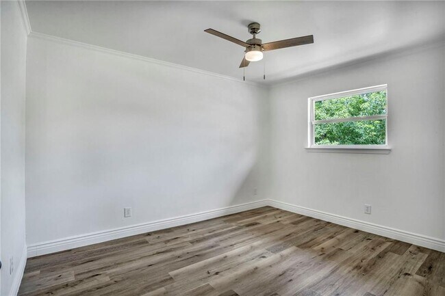 Building Photo - 2416 Village Walk