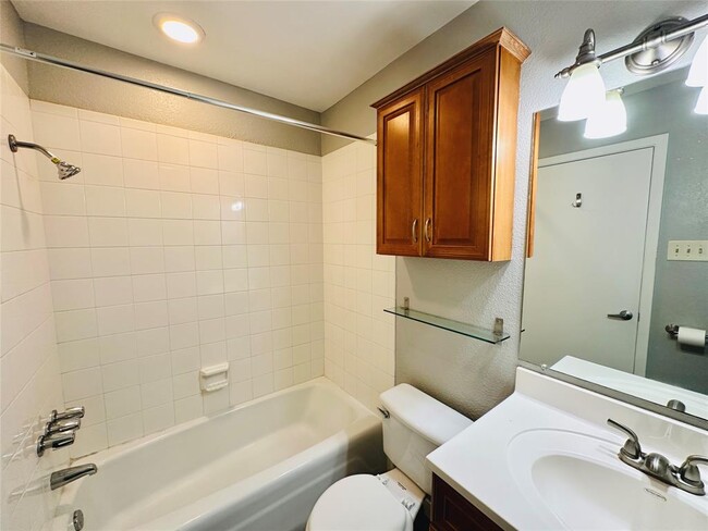 Building Photo - 3428 Willowrun Dr