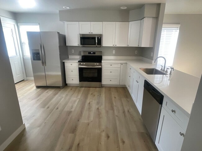 Primary Photo - Special:2 weeks free! Remodeled 3bd, 2.5ba...