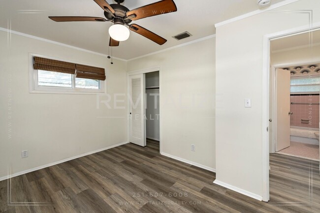 Building Photo - Perfect 3 Bd / 2 Ba Olde Towne Daphne Home!