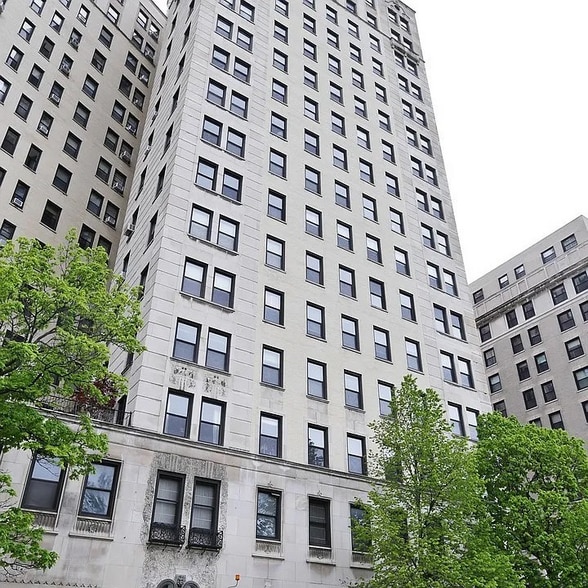 Exterior - 2000 N Lincoln Park W