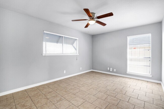 Building Photo - 11003 Mt Boracho Dr