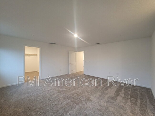 Building Photo - 4033 Haflinger Way