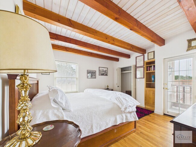 Building Photo - Downtown Fully Furnished Home Available Now!