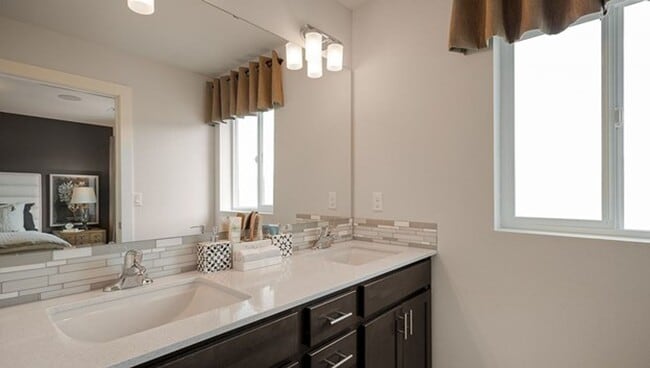 Building Photo - Spacious and Beautifully Landscaped 3 bed/3ba Townhome in Central Park