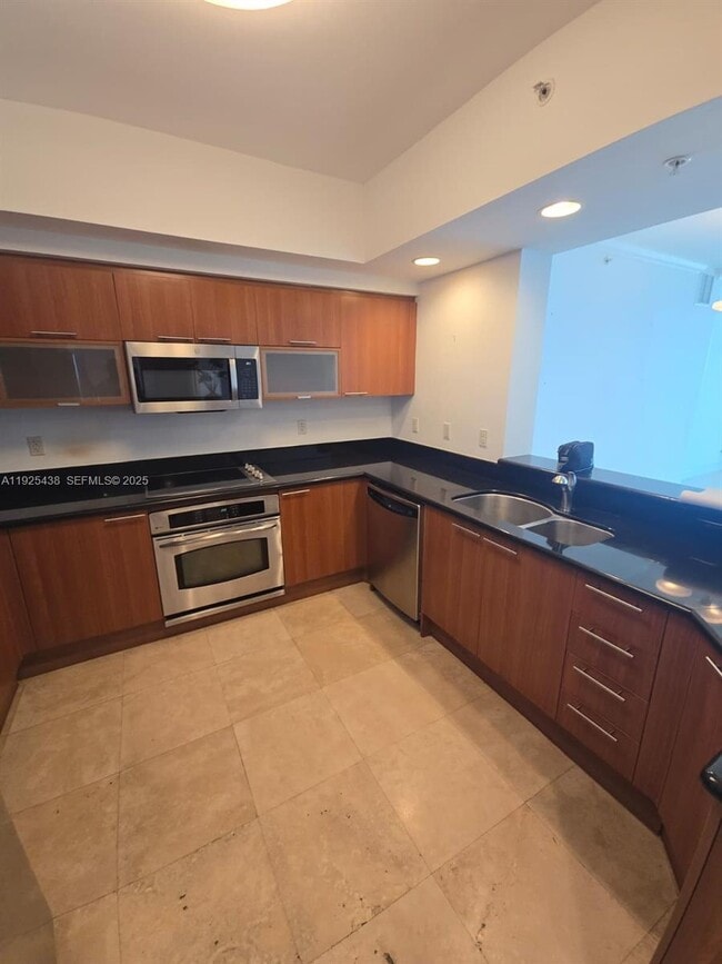 Building Photo - 14951 Royal Oaks Ln