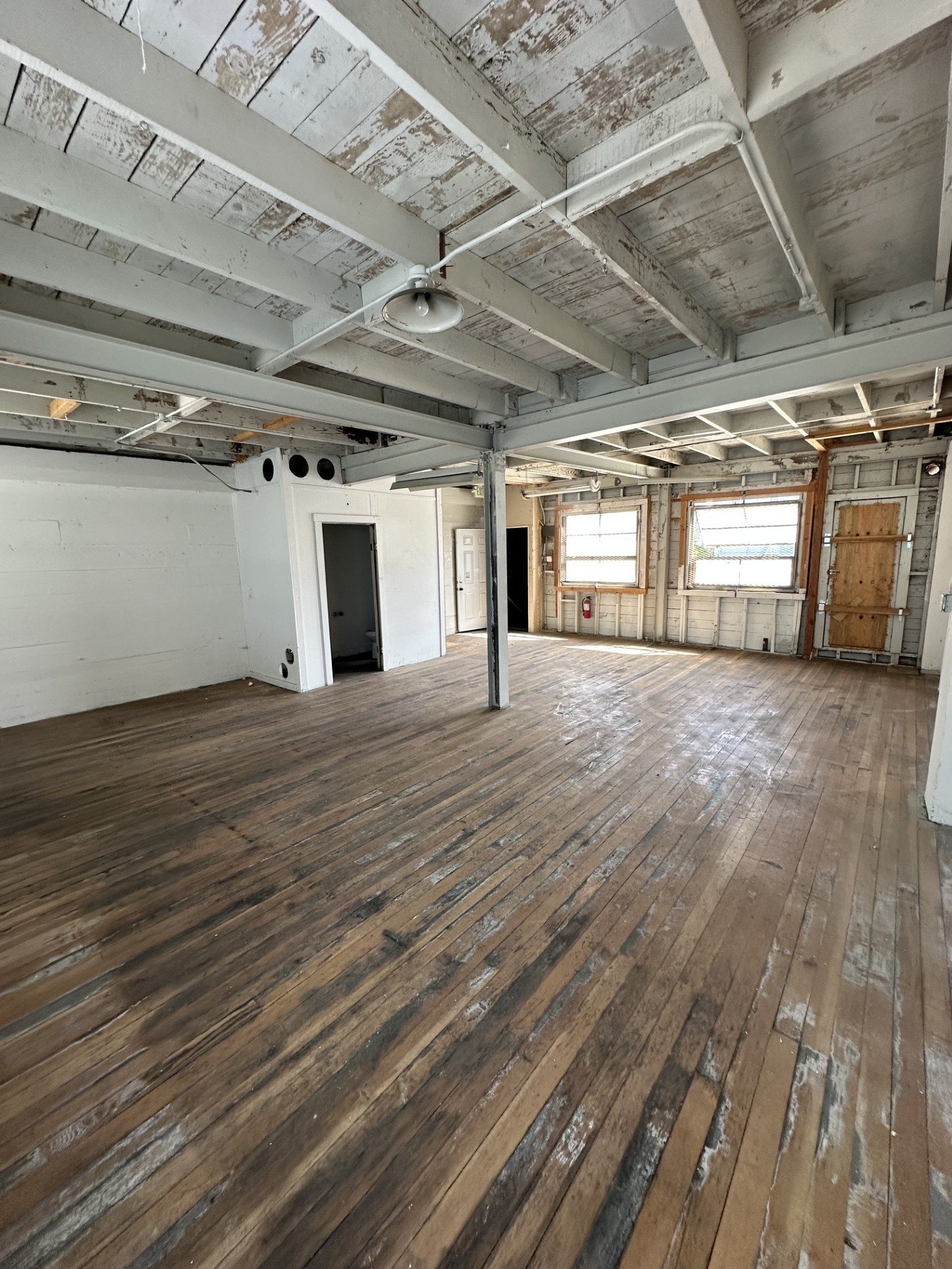 Building Photo - 1240 E 12th St