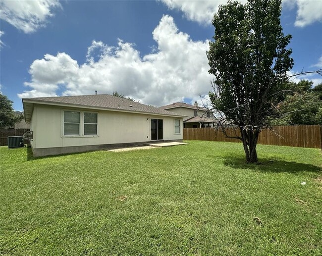 Building Photo - 610 Riverway Ln