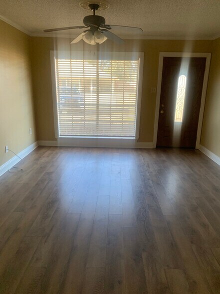 Building Photo - 16912 Dahlgren Ave