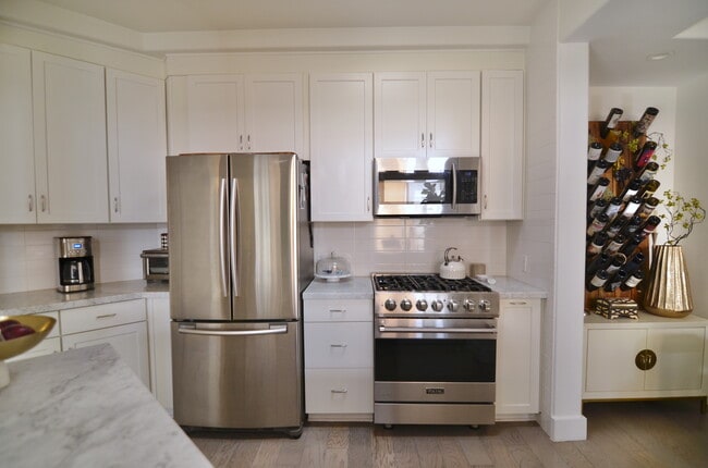 Building Photo - 5703 Laurel Canyon Blvd