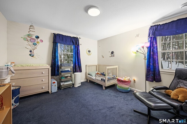 Building Photo - 10 Candlewood Ln