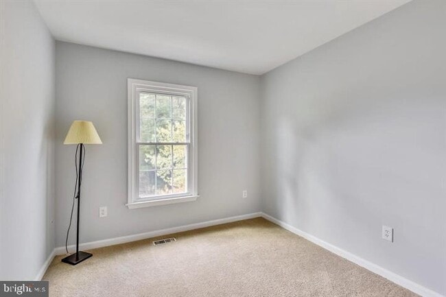 Building Photo - 12369 Manchester Way