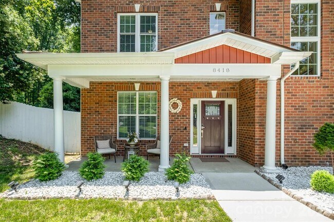 Building Photo - 8418 Knollwood Cir