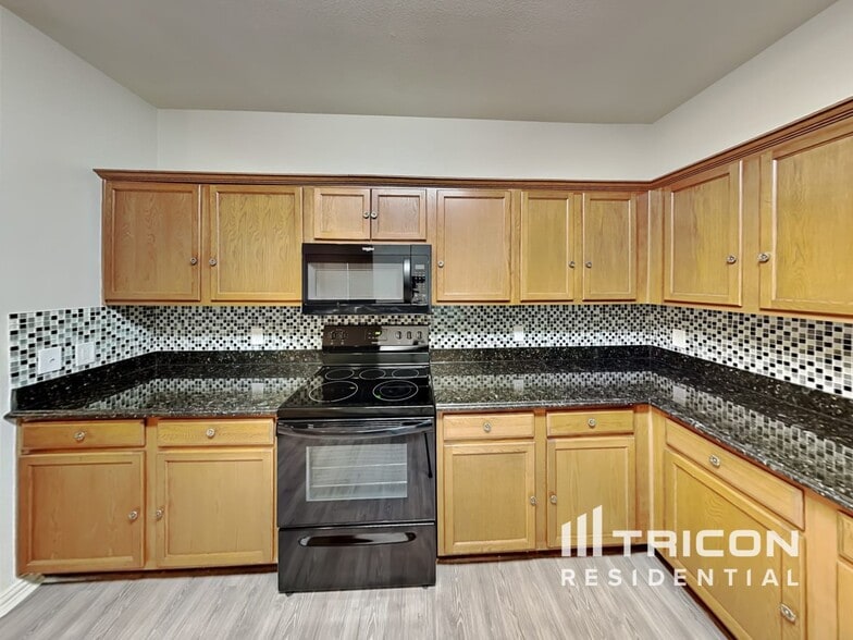 Building Photo - 607 Pewitt Ln