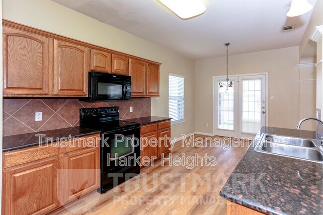 Building Photo - 212 Crowfoot Dr