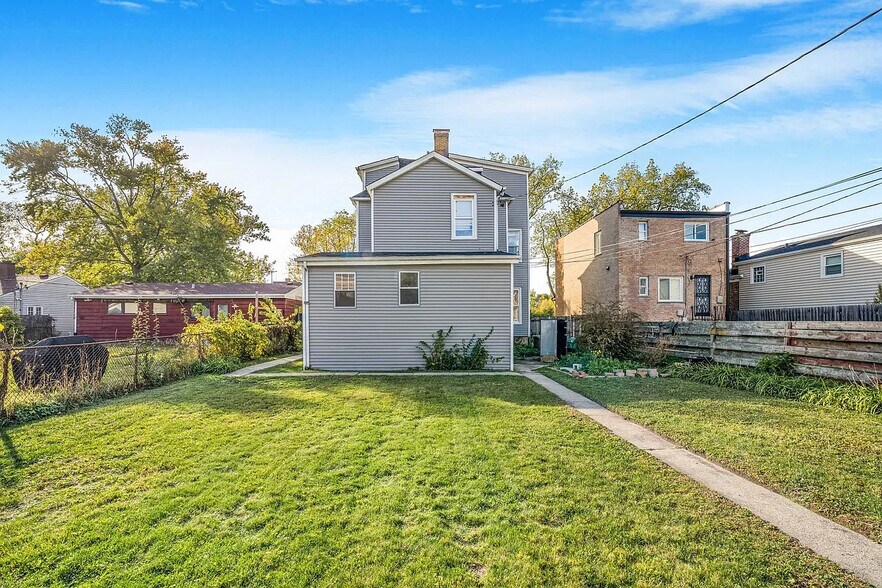 Building Photo - 1633 McDaniel Ave