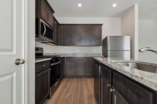 Building Photo - 417 Mustang Trot Dr