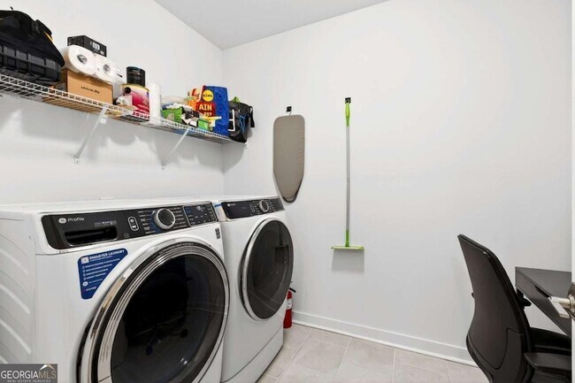 Building Photo - 377 Grant Cir SE