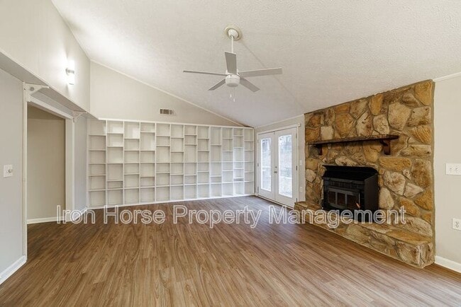 Building Photo - 137 Hight Dr