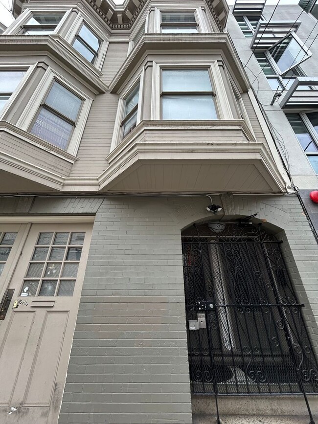 Building Photo - 40 Langton St