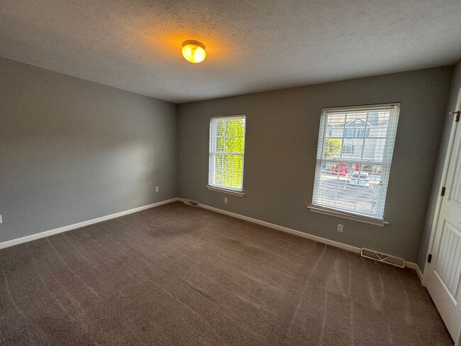 Building Photo - Beautiful 3Bedroom/3Bath Town-Home