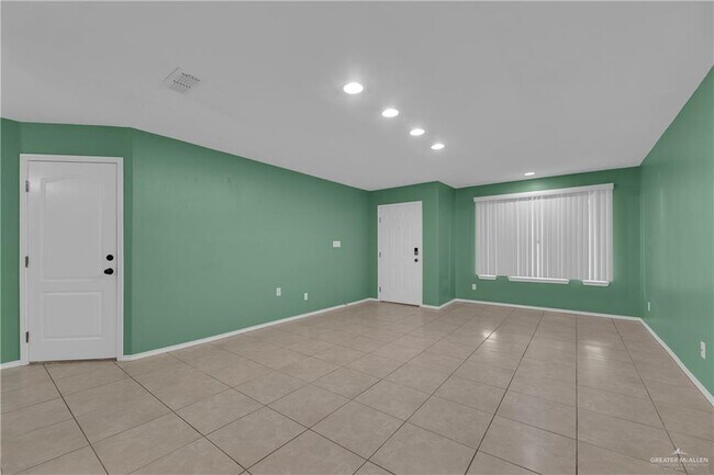 Building Photo - 3619 E Prestwick St