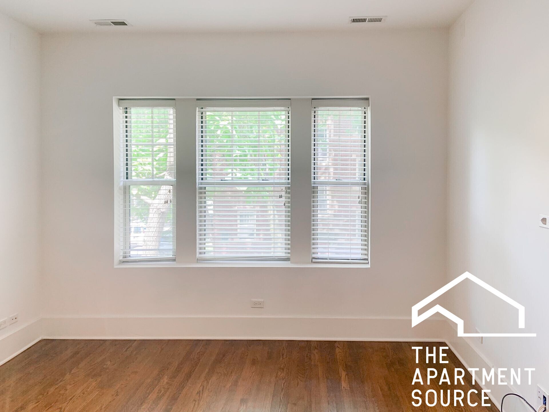 Building Photo - 1849 W Cornelia Ave