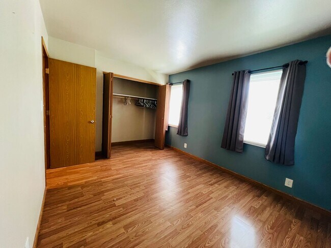 Building Photo - N-52nd Street-4942/4940-42-A