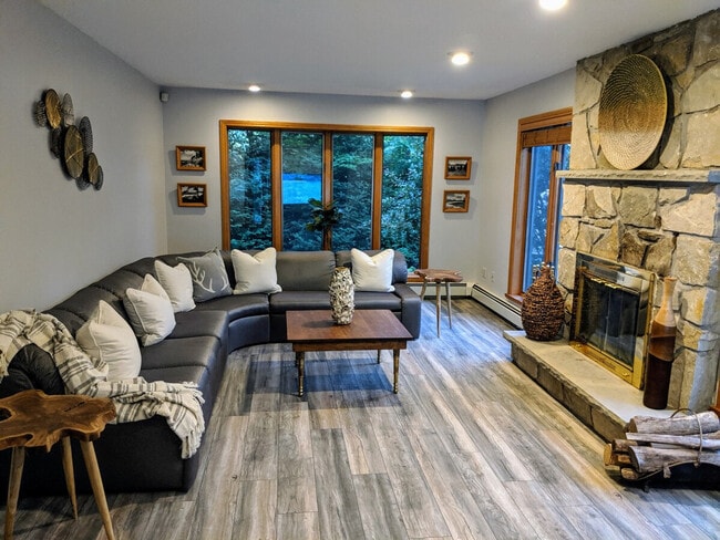 Building Photo - 140 Paquette Cir