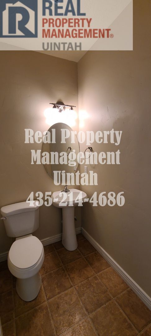 Building Photo - 3 bed 2.5 bath townhome in Fox Run