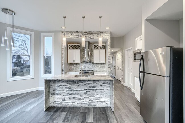 Building Photo - 4012 Fernhill Ave