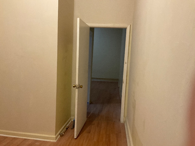 Building Photo - 116 W 25th St