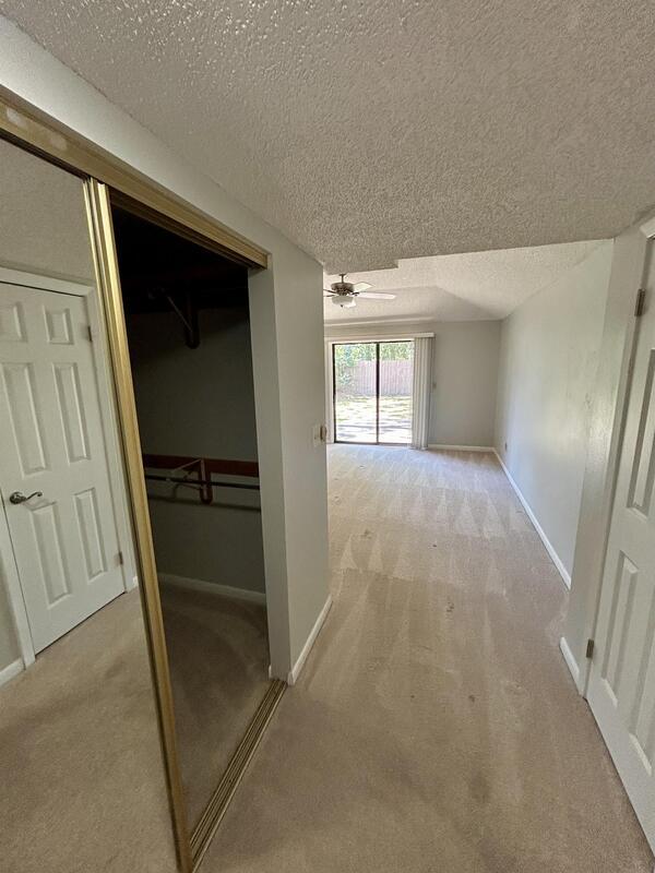 Building Photo - 218 Yellow Pine Ct