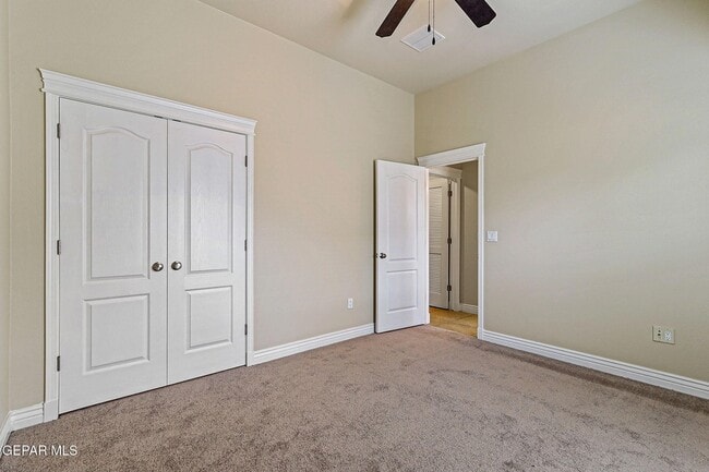 Building Photo - 6285 Wildwood Ct