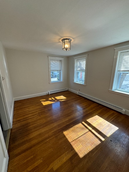 Building Photo - 17 Pickman St