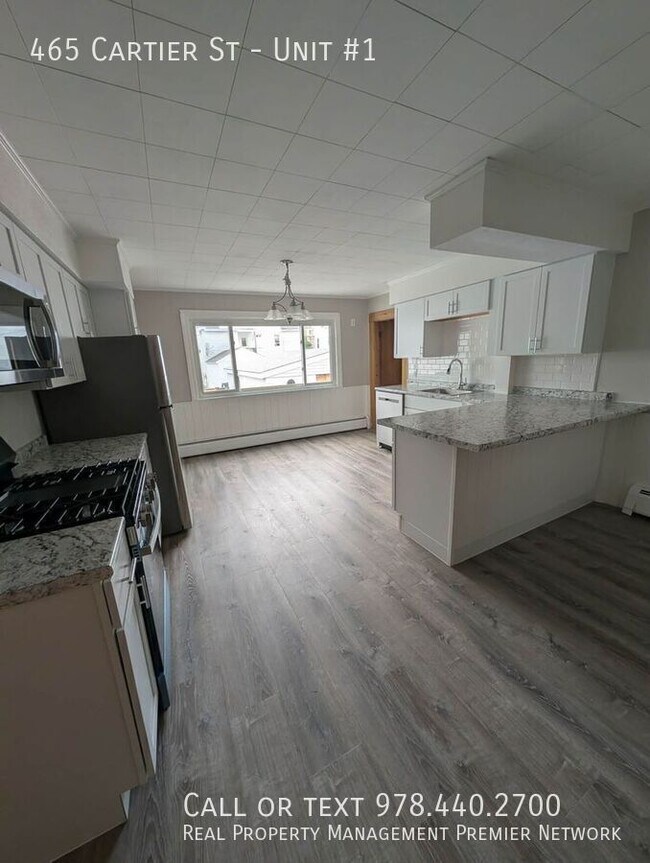 Building Photo - 465 Cartier St