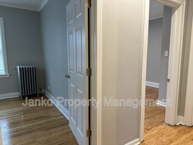 Building Photo - 5605 W Wabansia Ave