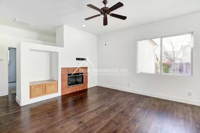 Building Photo - Wonderful 3bd/2ba Elk Grove Home with 2 Car Garage