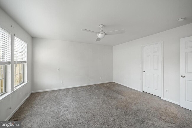 Building Photo - 33 Addison Ln