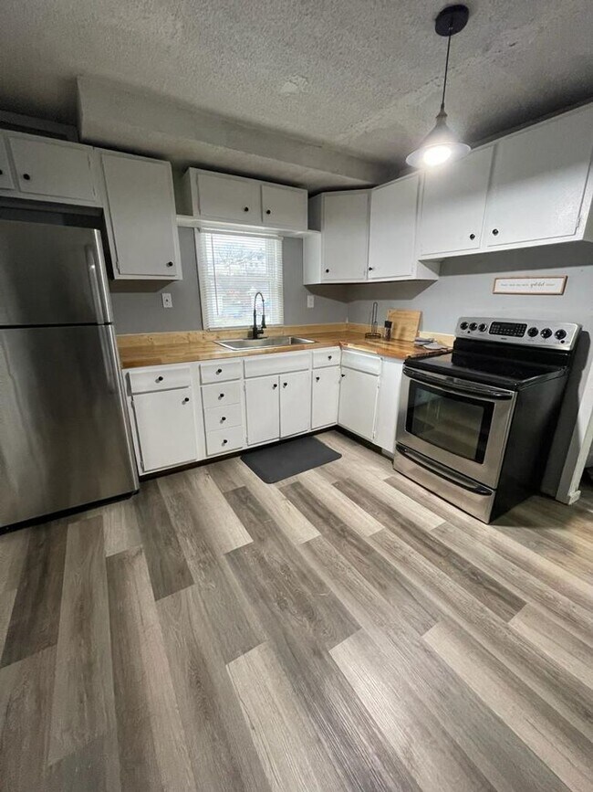 Building Photo - 127 Clearfield St