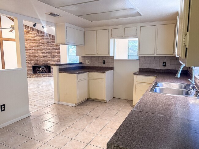 Building Photo - 14418 Moorfield Dr