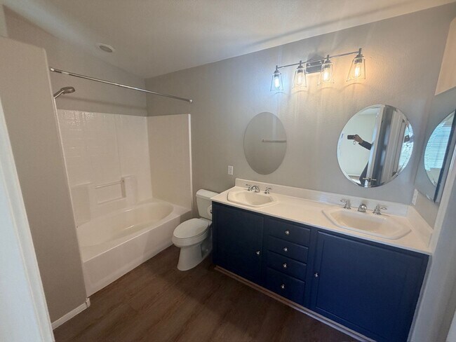 Building Photo - 2 bed / 2 bath Condo in Painted Desert Guard Gated Community