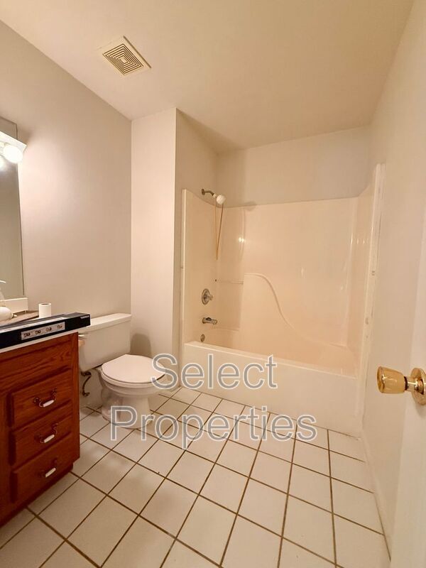 Building Photo - 3108 Maplewood Terrace