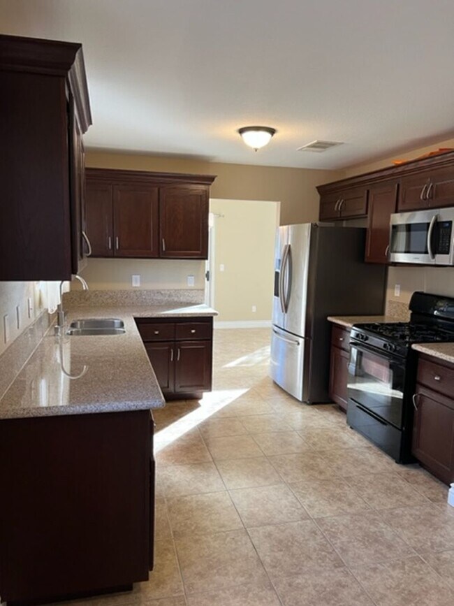 Building Photo - Beautiful Upgraded Property