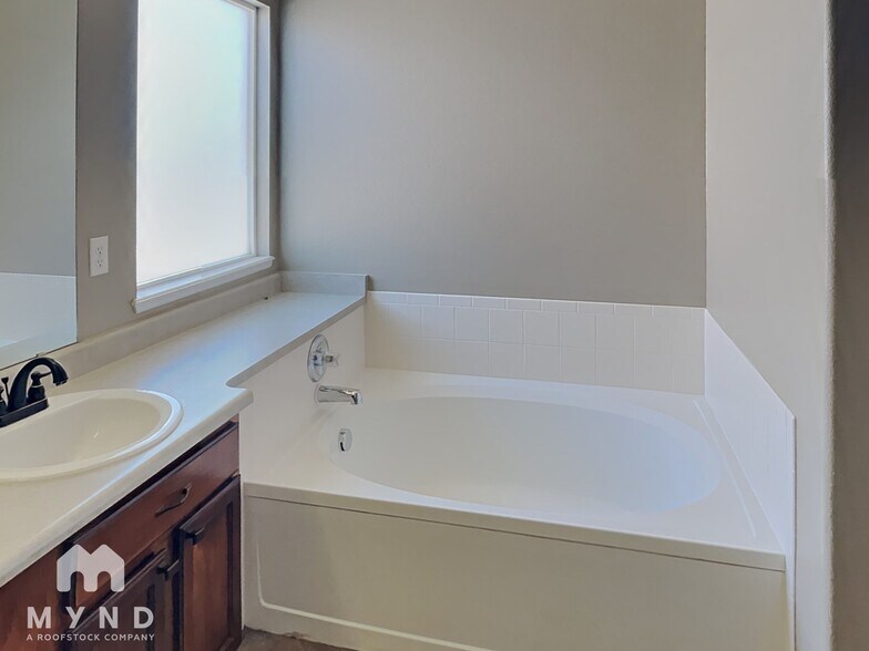 Building Photo - 7174 Araia Dr