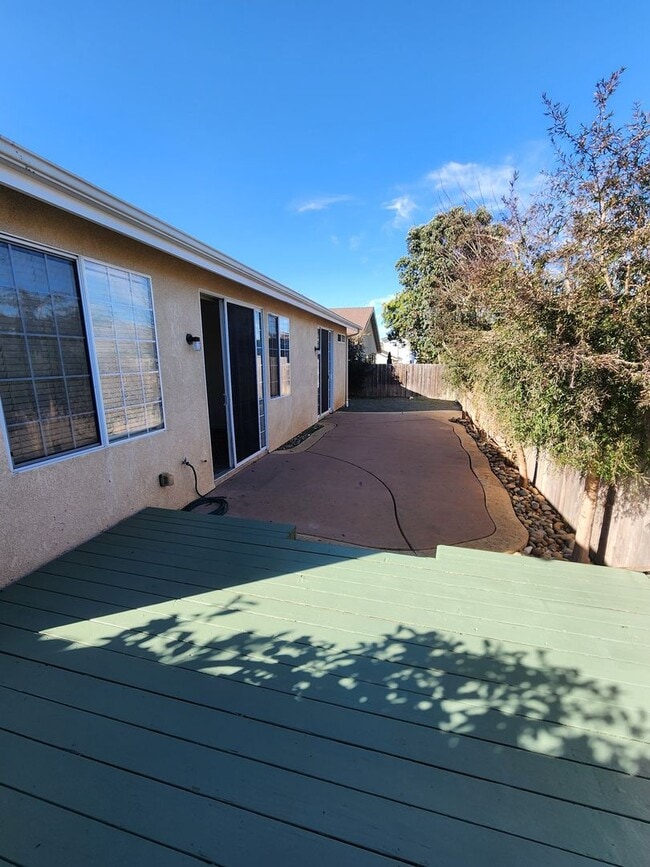 Building Photo - Gorgeous 4 Bed, 2 Bath Home with Large Garage and Fenced Backyard