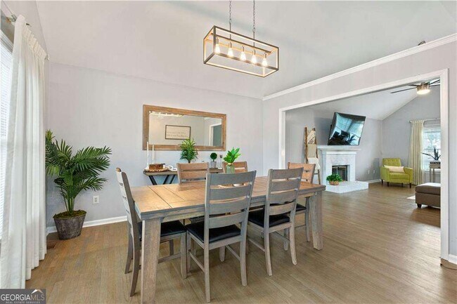 Building Photo - 2437 Pondside Pl NE