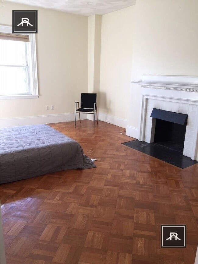 Building Photo - 3 bedroom in Brookline MA 02445