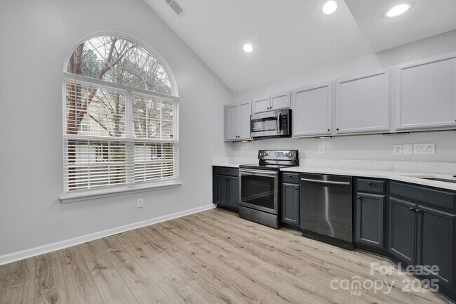 Building Photo - 8041 Christmas Ct